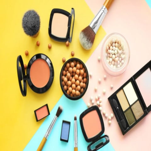 USE OF COSMETIC TRUTHLY TO NOT SKIN THE SKIN